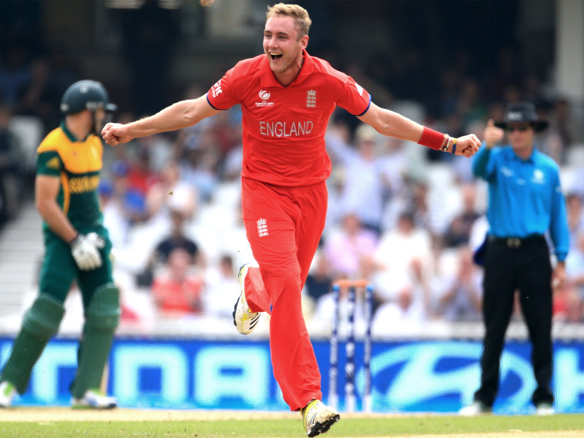 Stuart Broad celebrates taking the wicket of J P Duminy of South Africa first ball