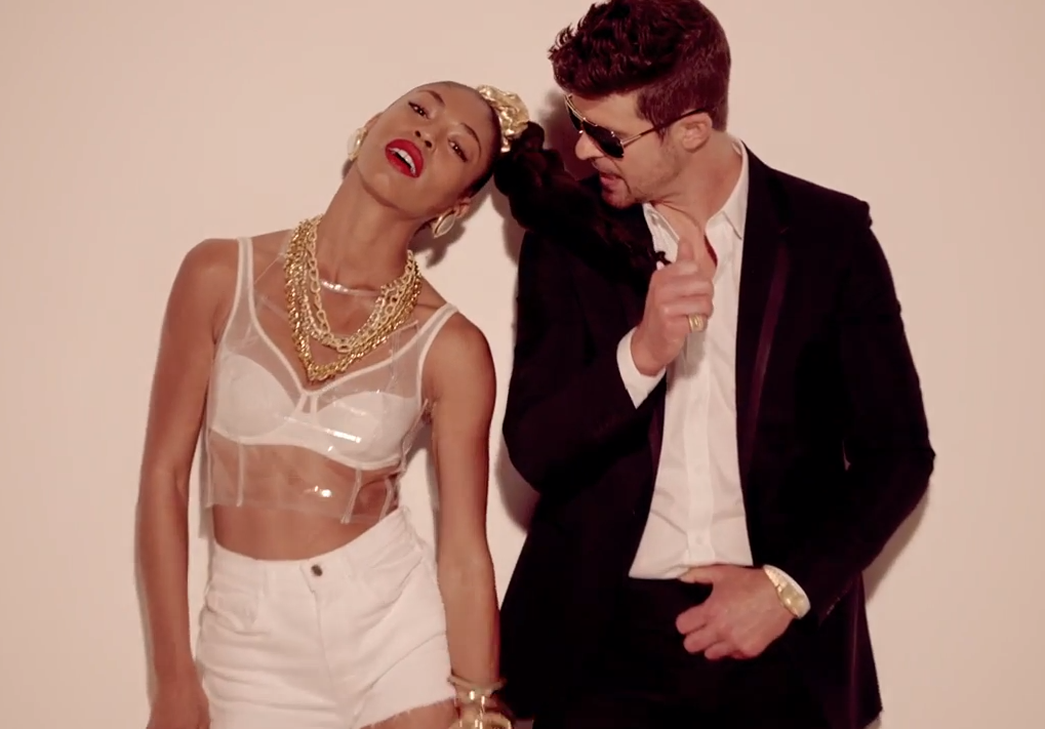 Robin Thicke - Blurred Lines ft TI, Pharrell - YouTube