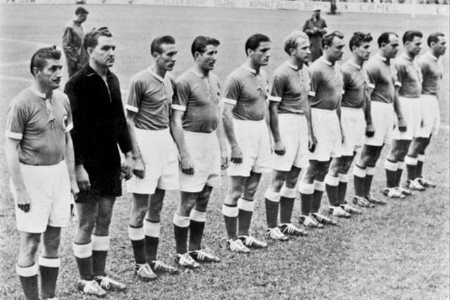 Walter, fifth from left, with the West Germany team in 1954, and below, with a picture of his old self at a ceremony in 2004 to mark the 50th anniversary of his side’s famous victory