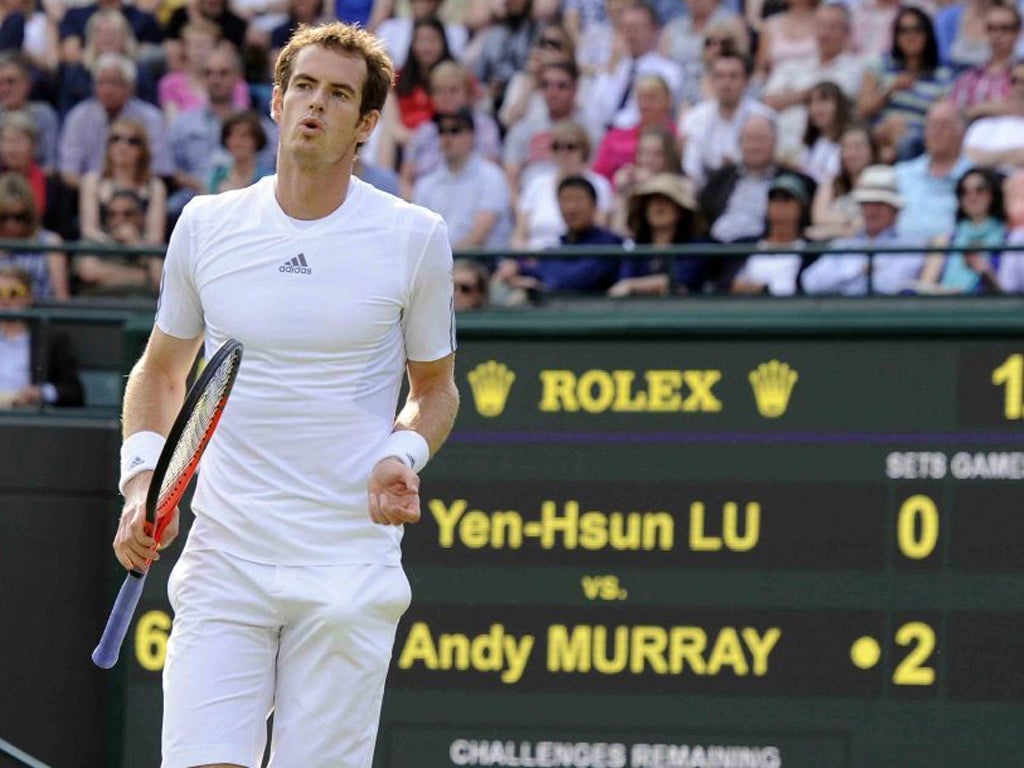 Andy Murray wins in straight sets to reach third round
