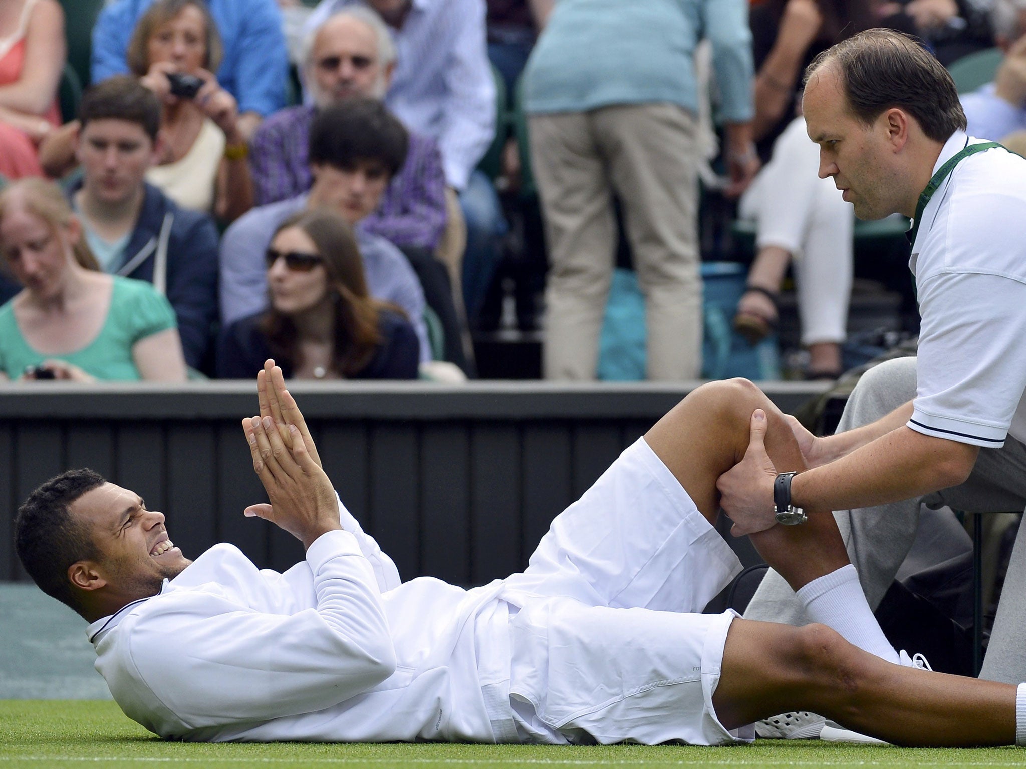 Jo-Wilfried Tsonga receives treatment