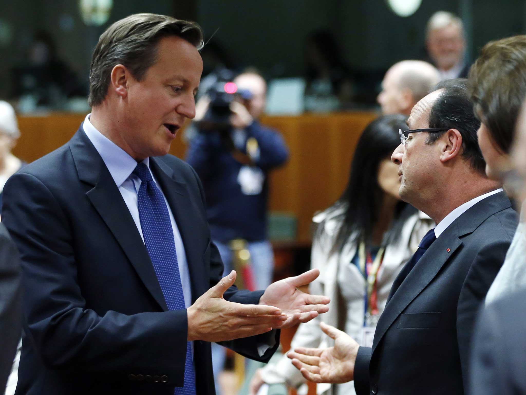David Cameron talks to France's President Francois Hollande at the summit