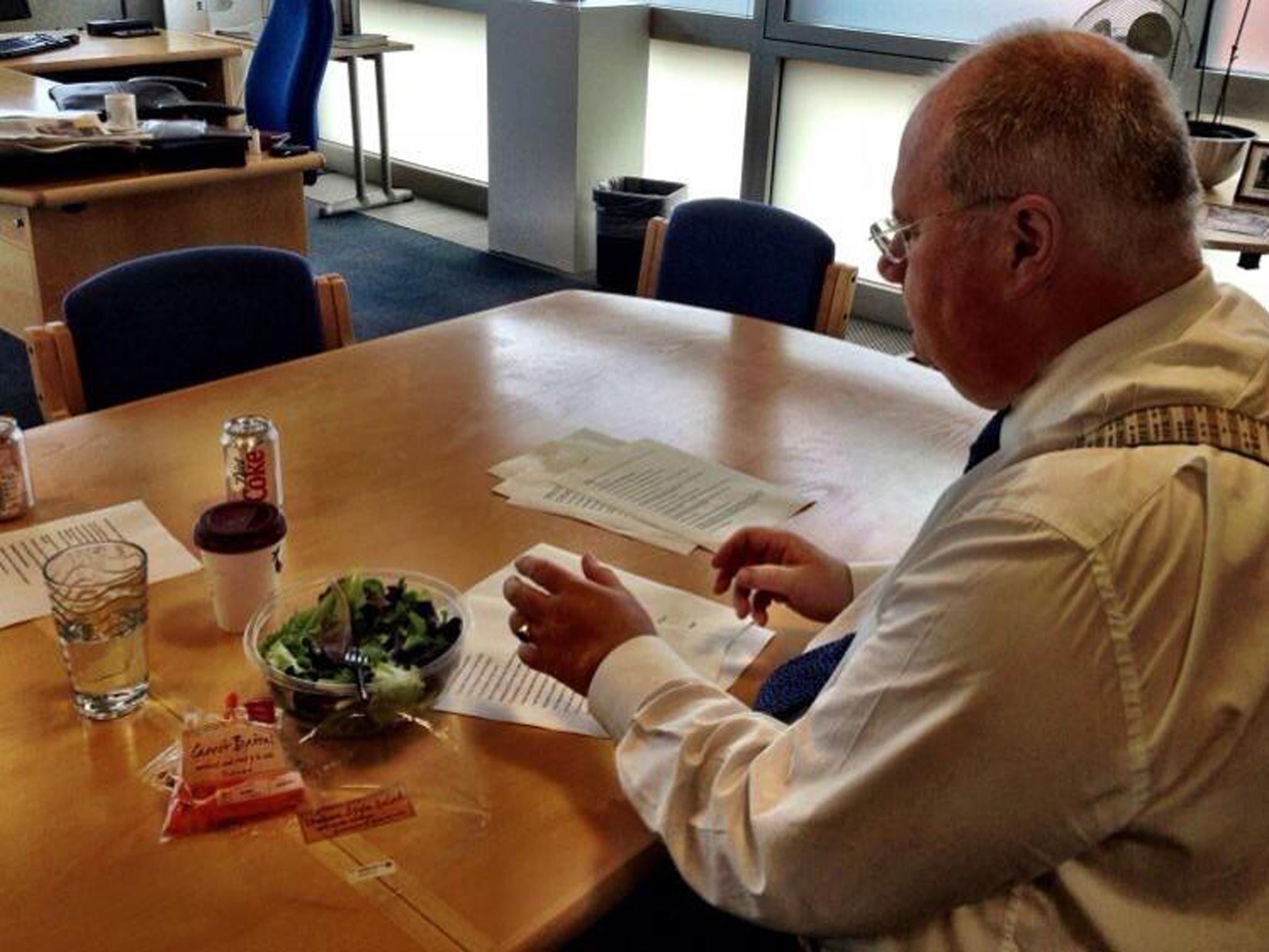 Eric Pickles' tweeted an image of himself eating salad, parodying George Osborne's burger picture