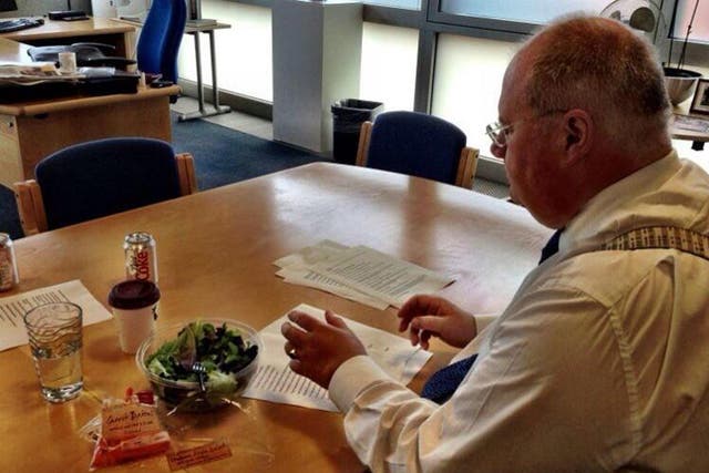 Eric Pickles' tweeted an image of himself eating salad, parodying George Osborne's burger picture
