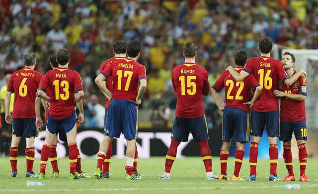 Jordi Alba of Spain (right) cannot bear to watch during the shootout during the Confederations Cup semi-final between Spain and Italy