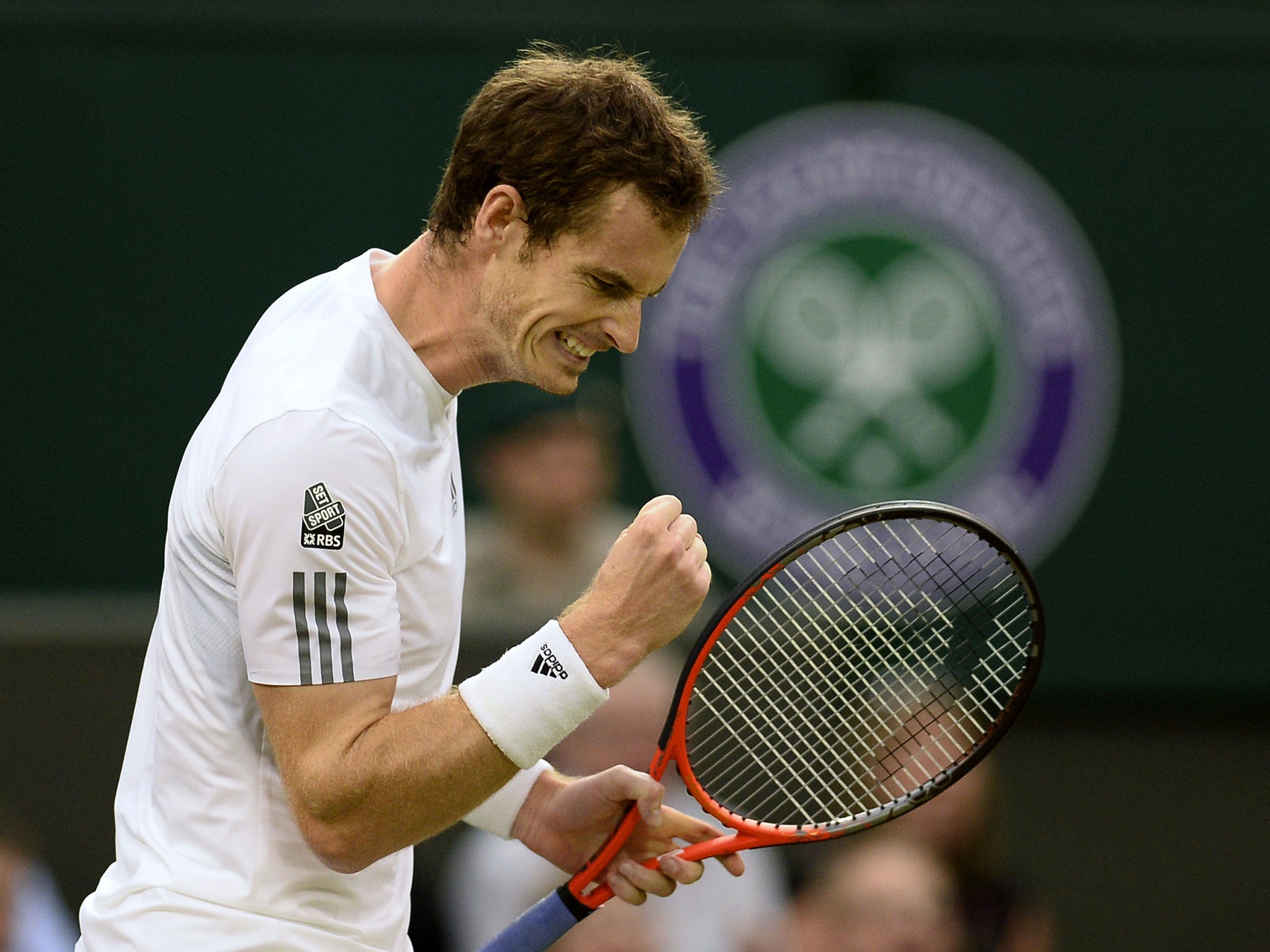 Andy Murray of Great Britain celebrates beating Tommy Robredo of Spain