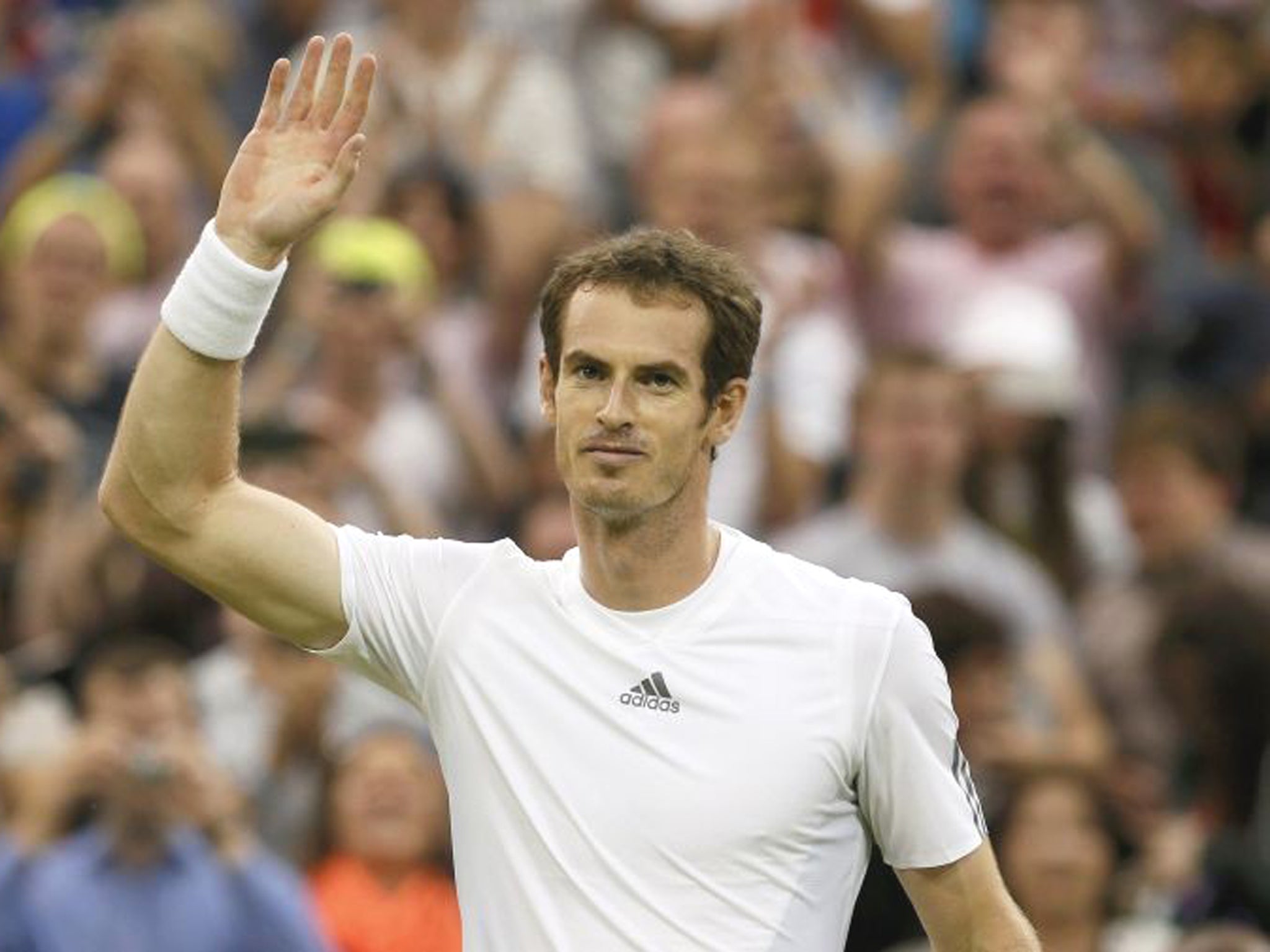 Andy Murray acknowledges the applause