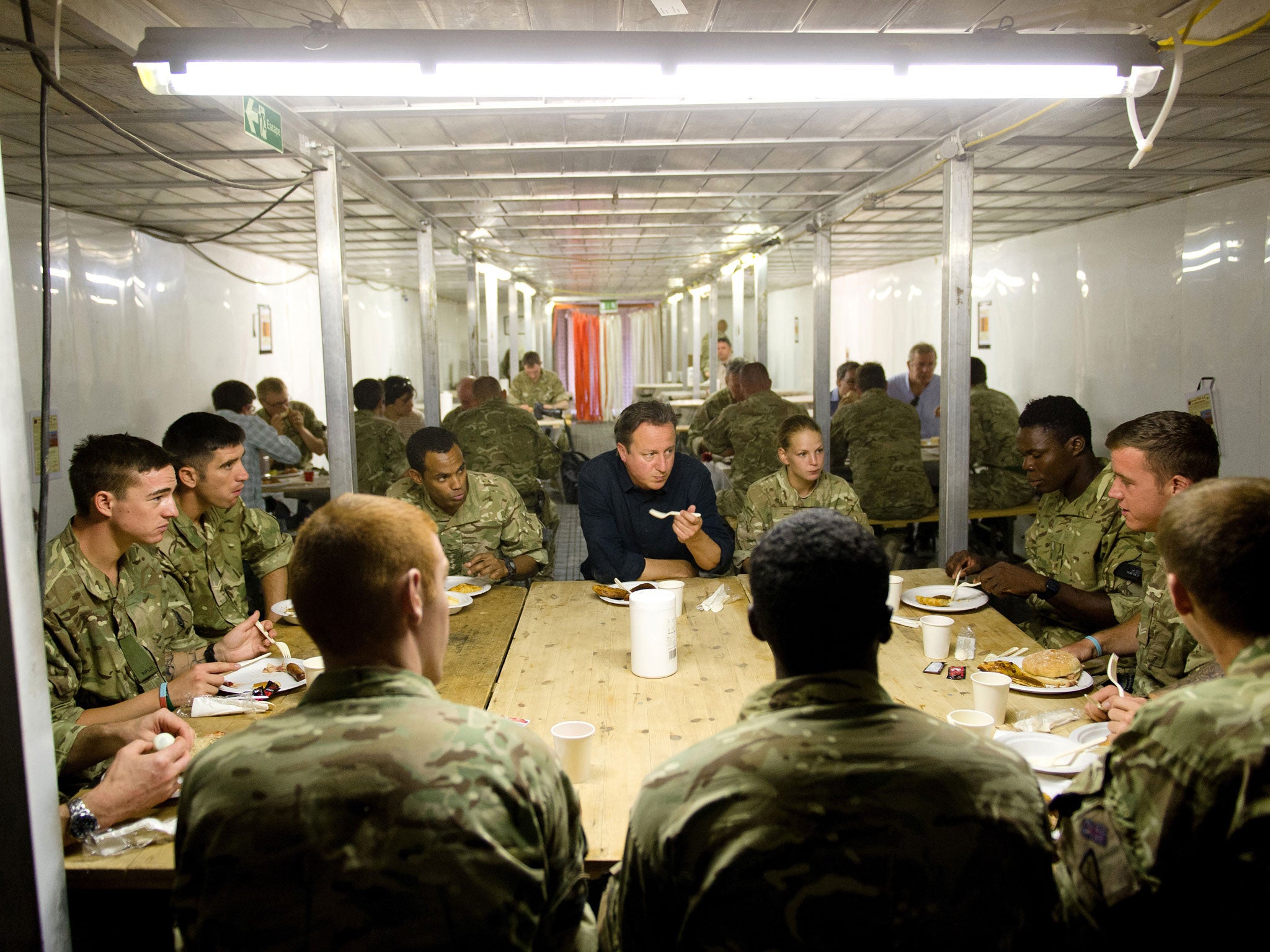 The Prime Minister eating breakfast with troops