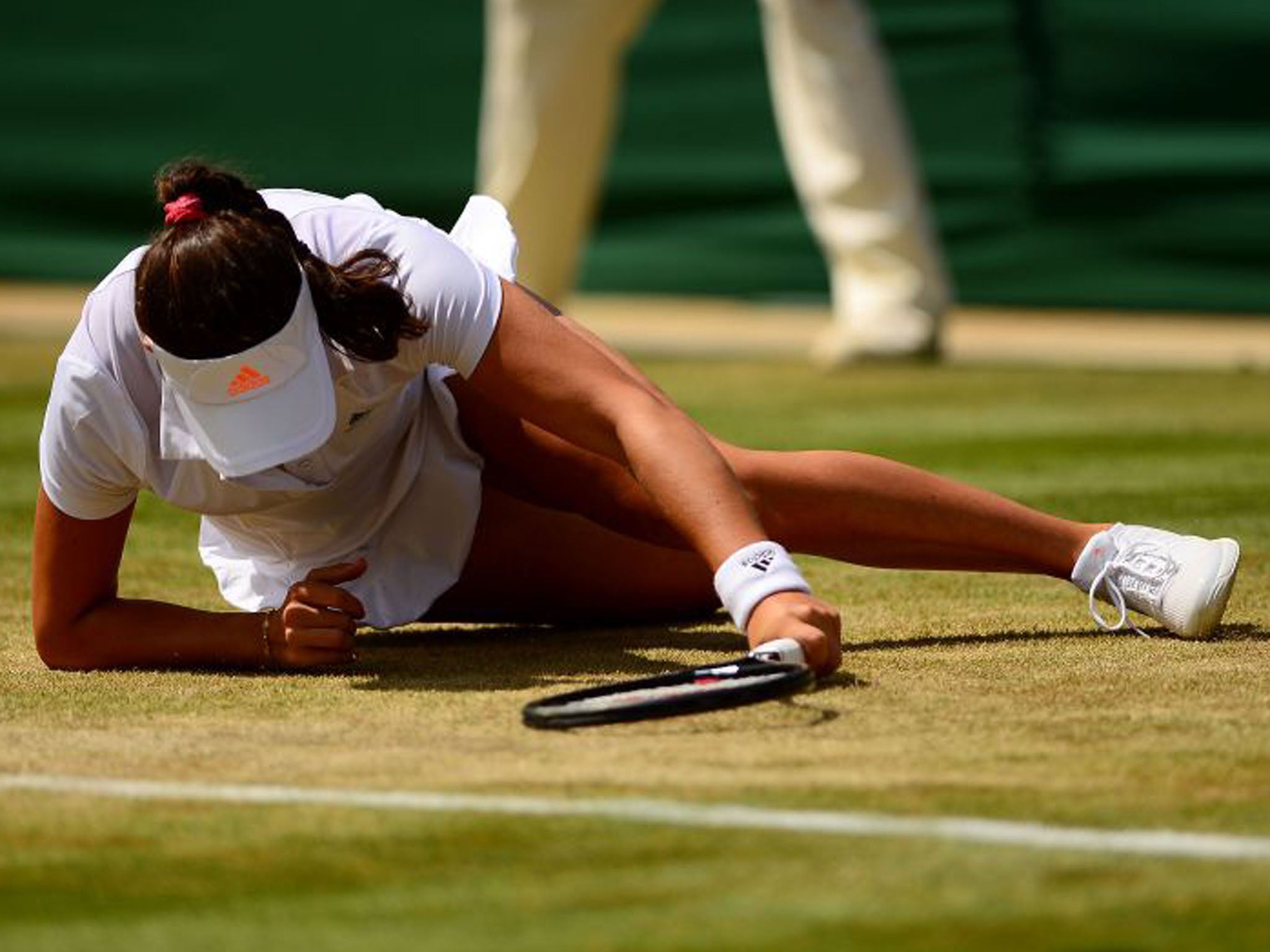 A 6-1 loss in the first set also included a fall for Laura Robson
