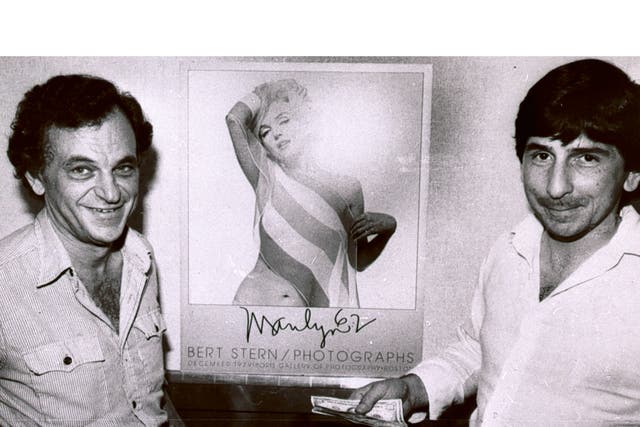 Stern, left, gives John Vassos a $5,000 reward in 1981 for returning Stern's Marilyn Monroe pictures which had been stolen earlier that year