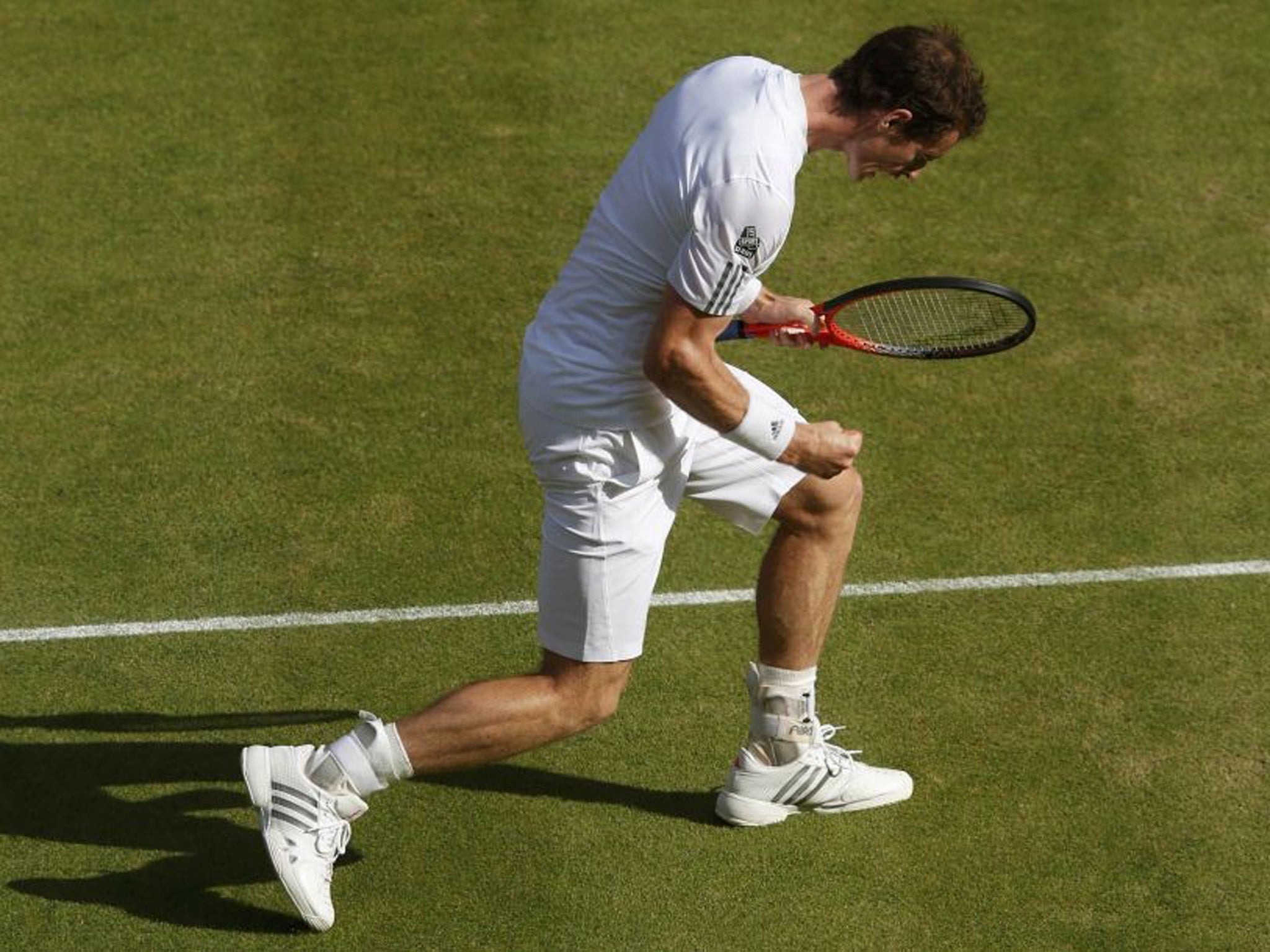 Andy Murray preserved his record of not dropping a set this year at Wimbledon