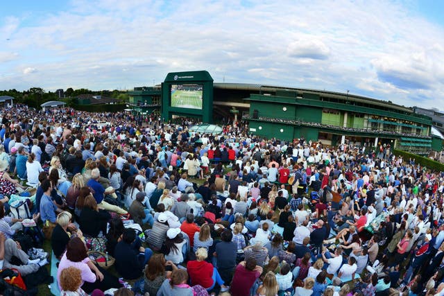 Fans pack Murray Mound to cheer on the British number one