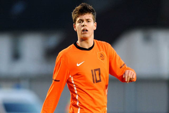 Chelsea have reached an agreement over the signing of midfielder Marco van Ginkel