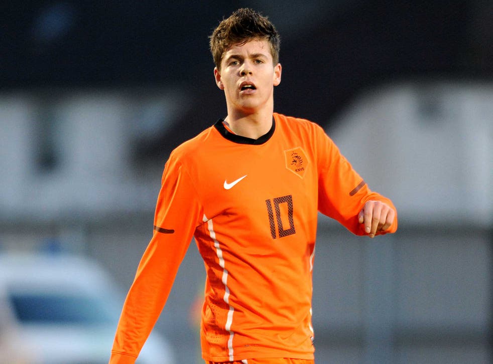Chelsea have reached an agreement over the signing of midfielder Marco van Ginkel