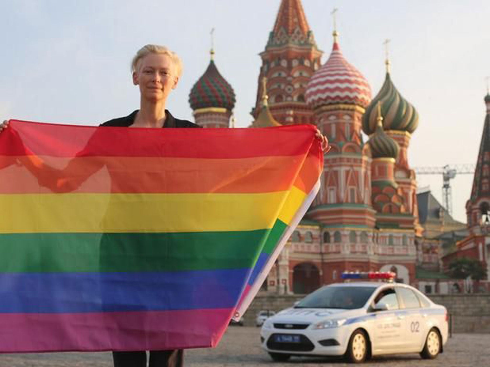 The actress Tilda Swinton has posed on Red Square with a rainbow flag in an act of support for Russia’s beleaguered gay community