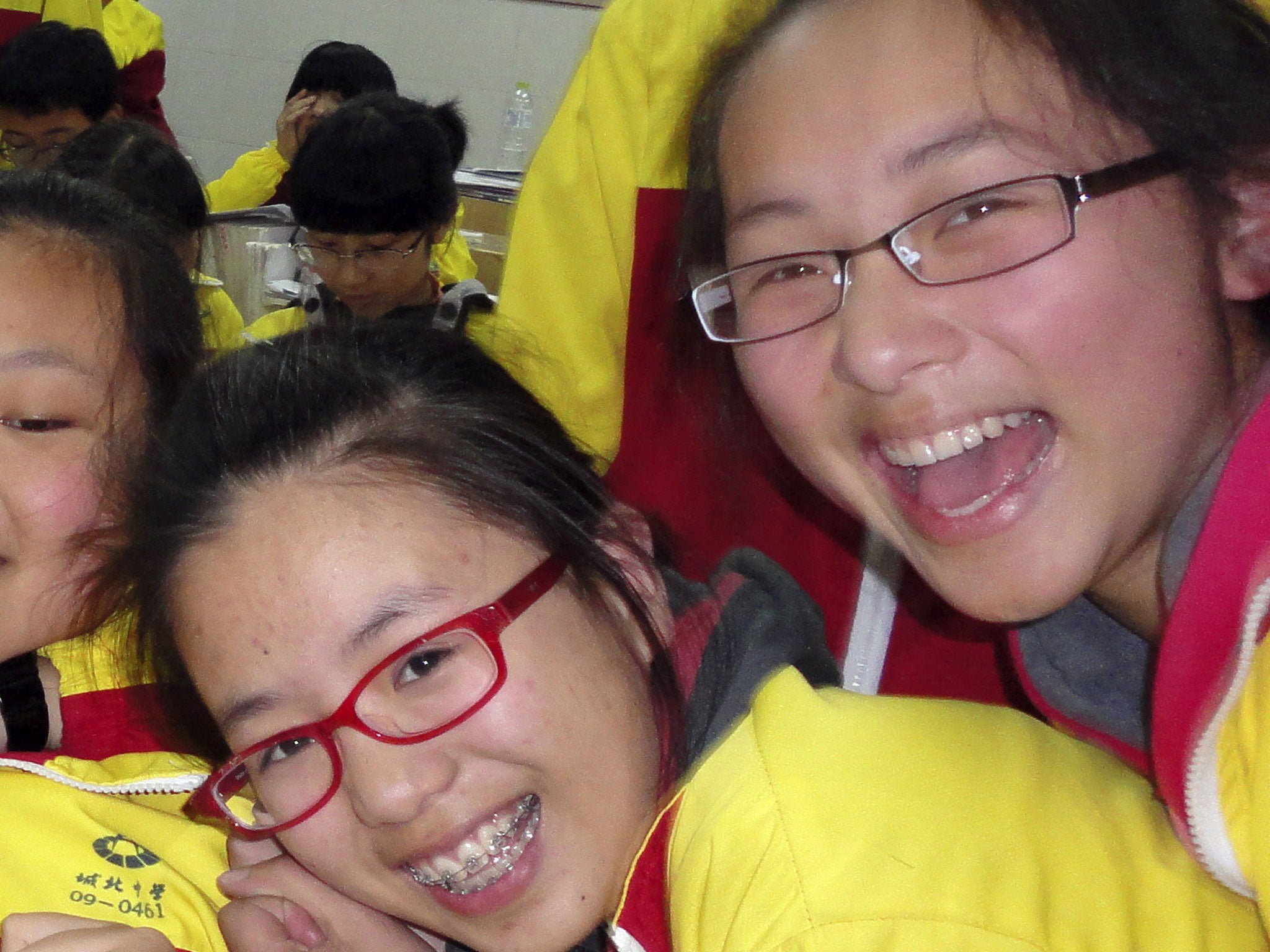 Ye Mengyuan, left, and Wang Linjia, right