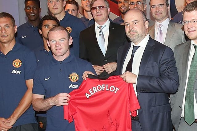 Wayne Rooney with representatives of Aeroflot