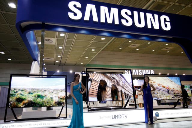 Models pose with Samsung Electronics' Ultra HD LCD televisions during World IT show 2013 at the Coex convention centre in Seoul May 22, 2013. World IT Show (WIS) 2013, Korea’s largest IT trade show, opened on Tuesday. REUTERS/Kim Hong-Ji 
