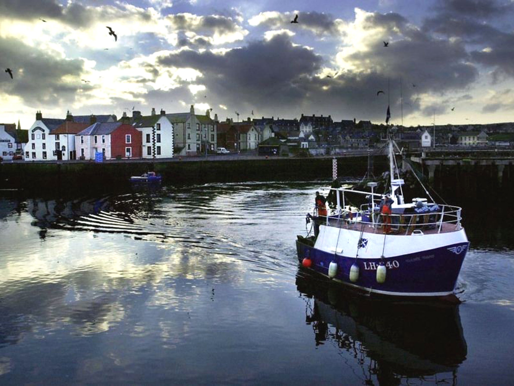 The High Court has ruled in favour of reallocating some fishing rights from big producers to small-scale fishermen