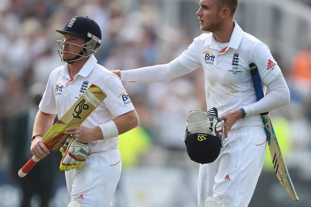 Ian Bell and Stuart Broad leave the field at the end of Day Three