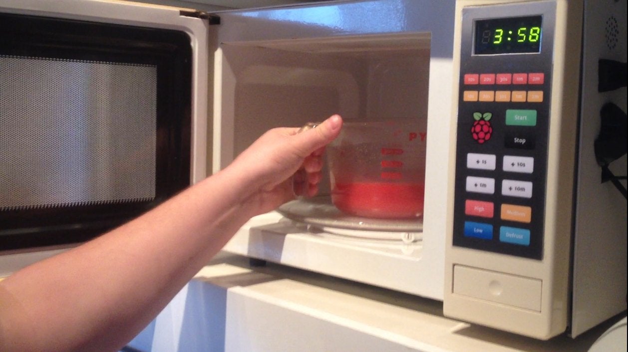 Hacked microwave uses Raspberry Pi to accept voice commands