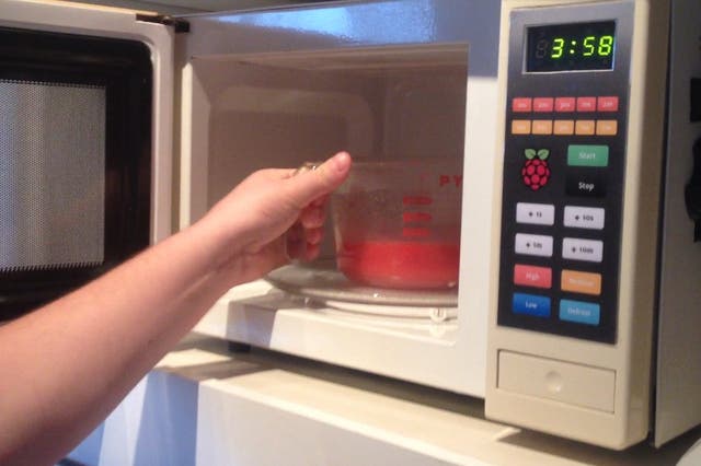 Hacked microwave uses Raspberry Pi to accept voice commands