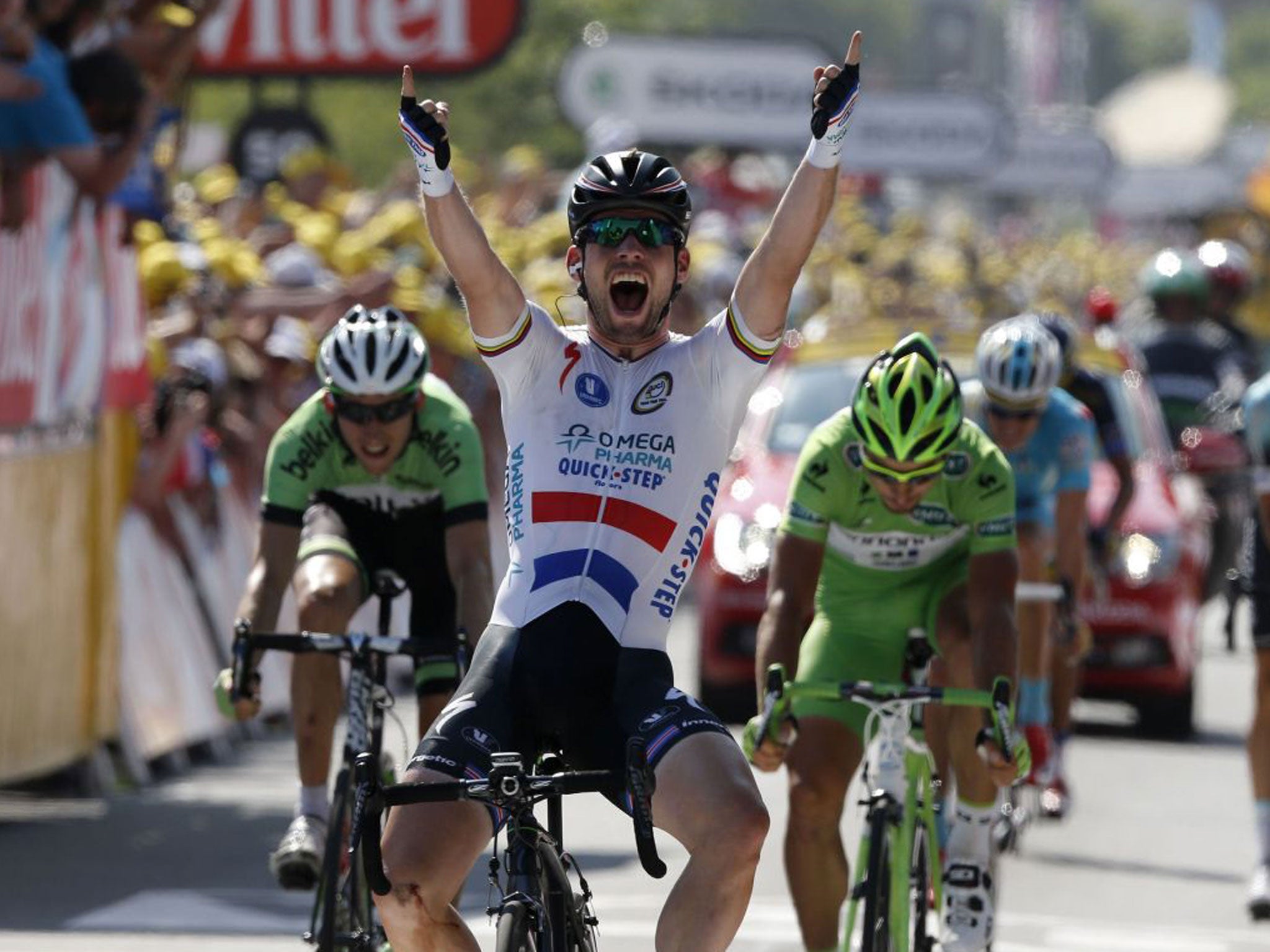 Mark Cavendish raises his arms in triumph as he wins yesterday’s 13th stage