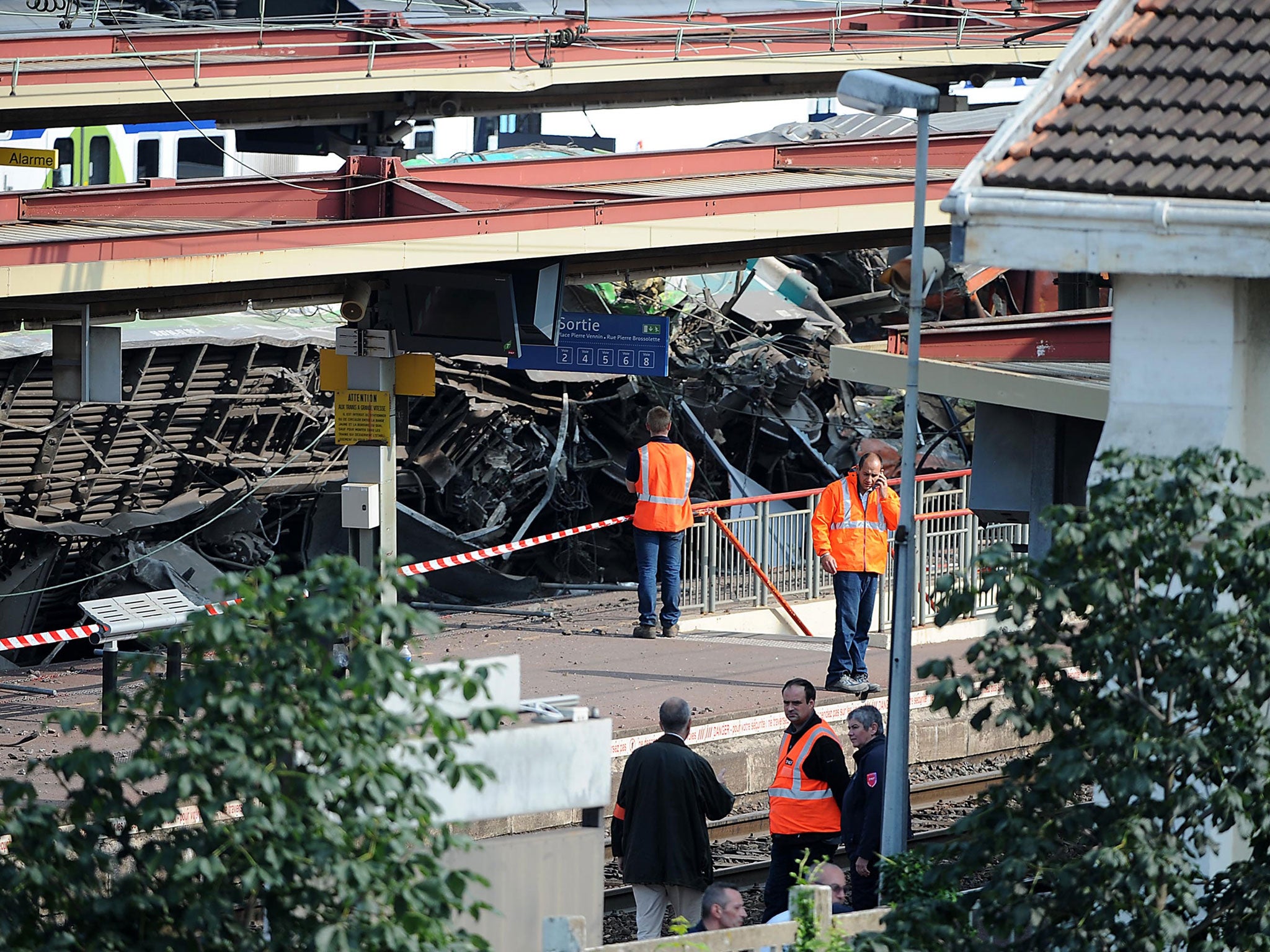 A scene from the derailment at Brétigny-sur-Orge, where a connecting bar on the track had become loose