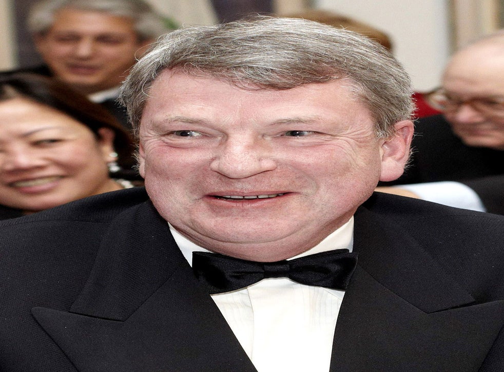 Election guru Lynton Crosby denies discussing cigarette packaging with