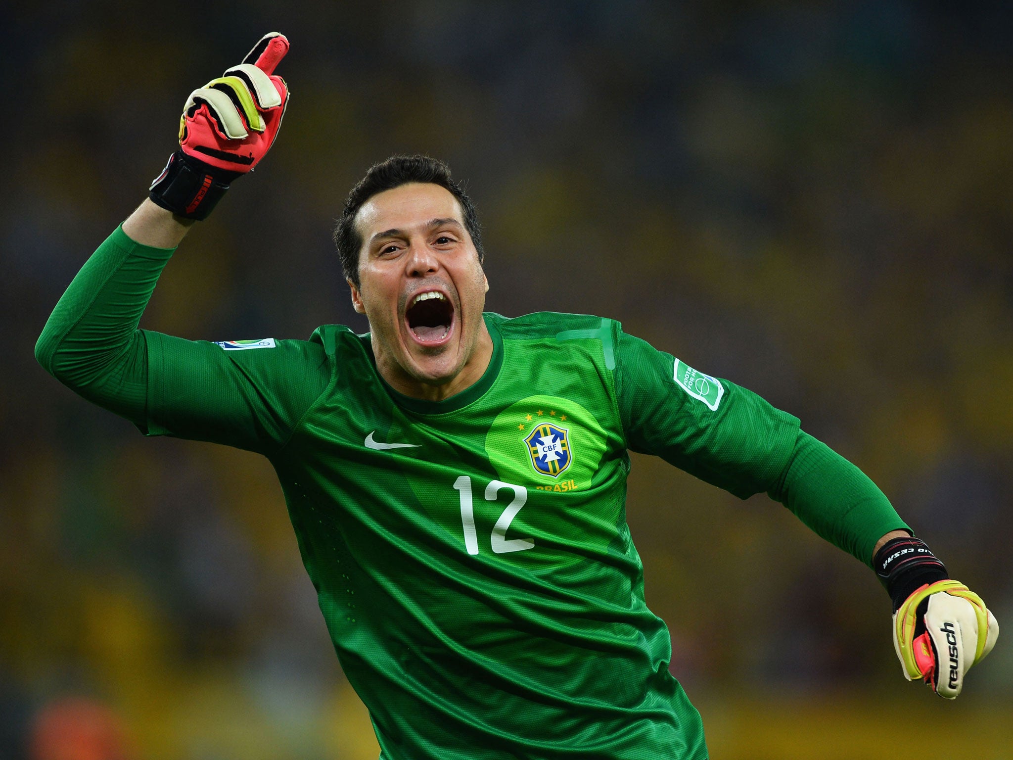 Arsenal’s pursuit of Queen’s Park Rangers goalkeeper Julio Cesar looks set to end in disappointment with Rafa Benitez on the verge of taking the Brazilian on a season’s loan at Napoli