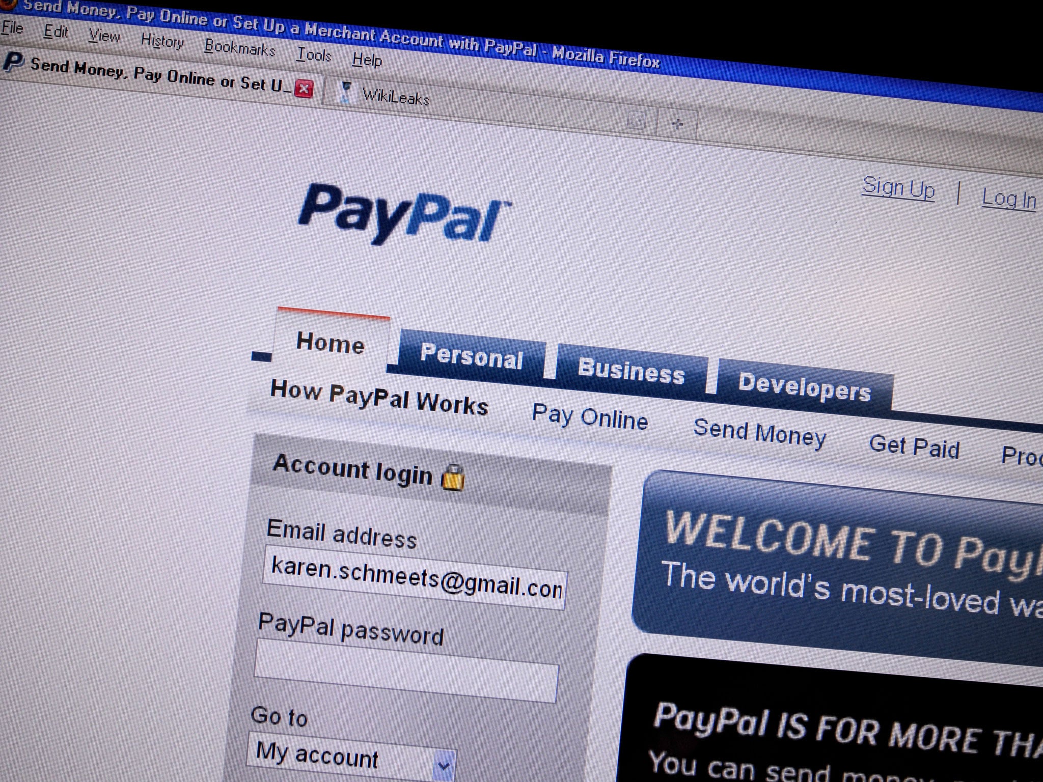 Chris Reynolds briefly becomes world's richest person after PayPal ...