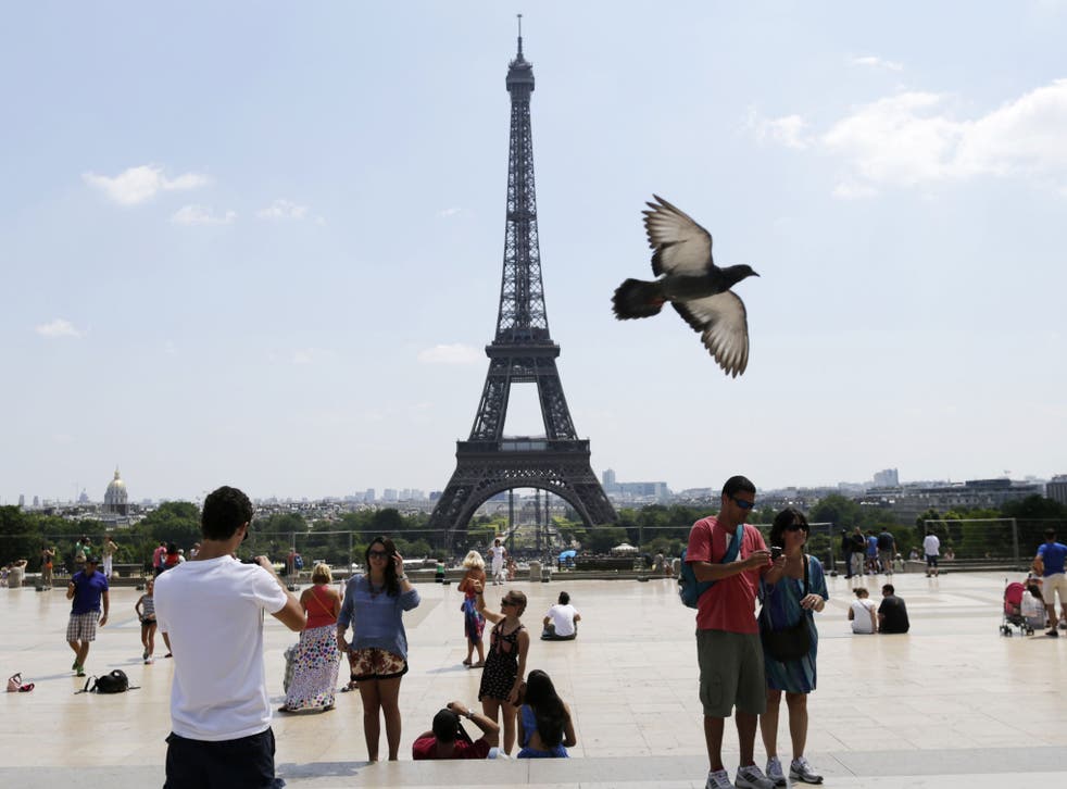 Tourists around the Eiffel Tower