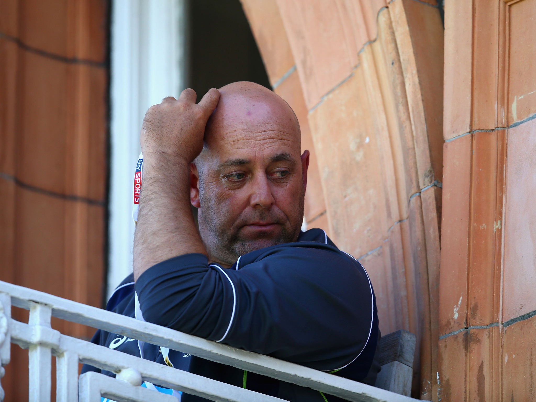 Darren Lehmann reacts to Australia's collapse