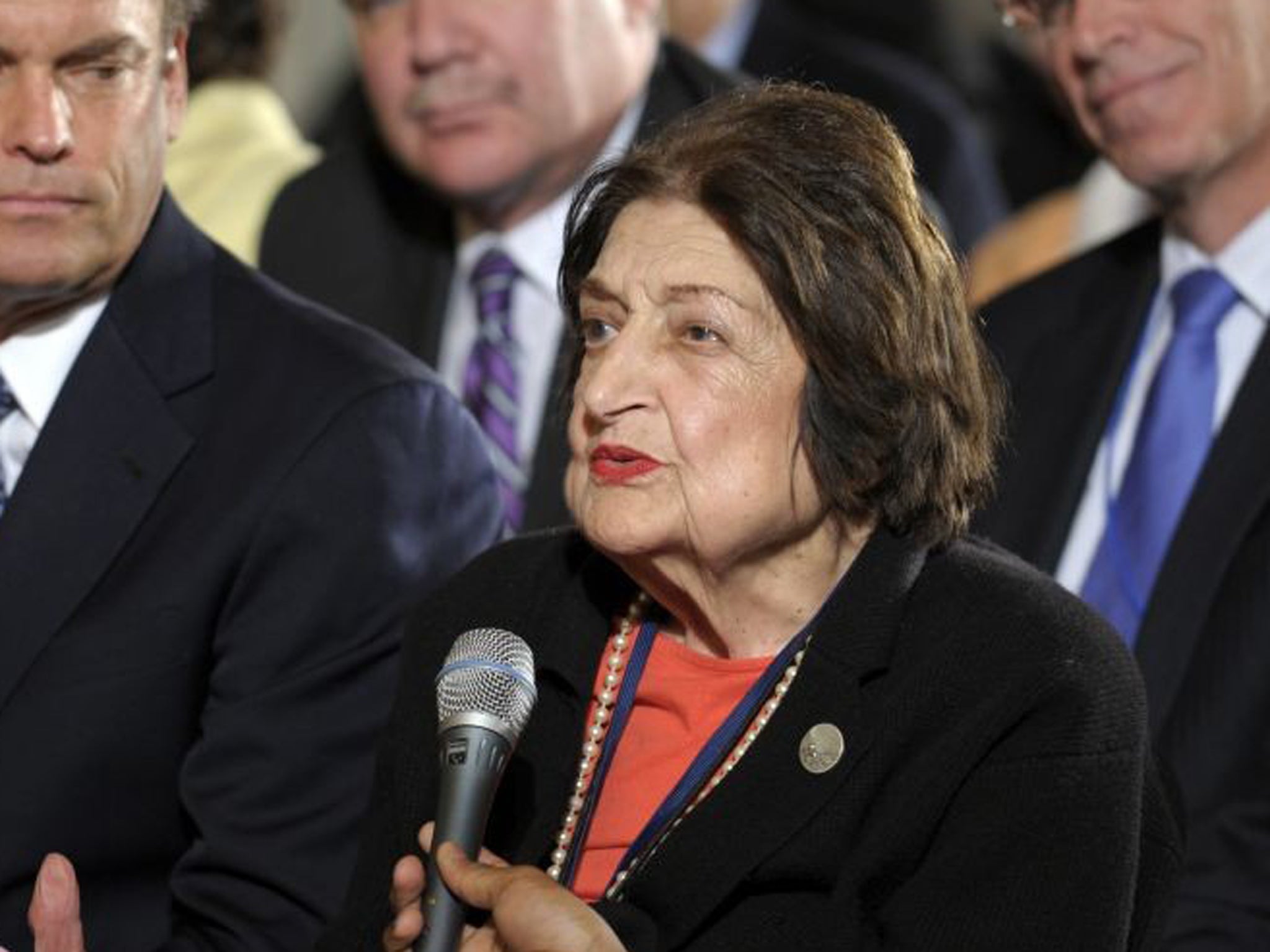 Helen Thomas asks President Barack Obama a question in 2010