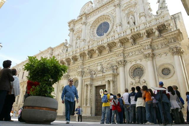 Baroque and stroll: The Basilica di Santa Croce