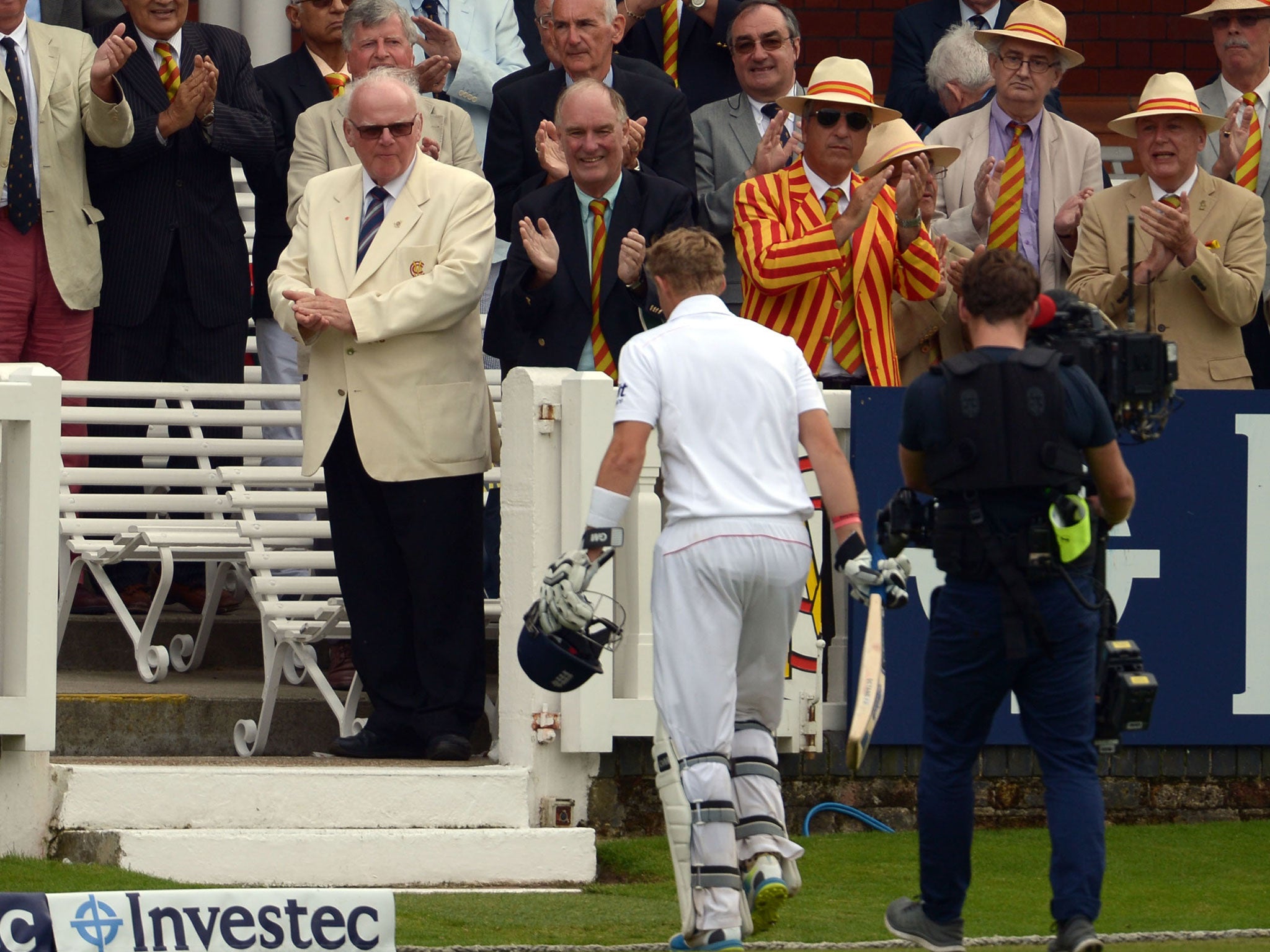 Lord’s praise: The members show their appreciation for Joe Root