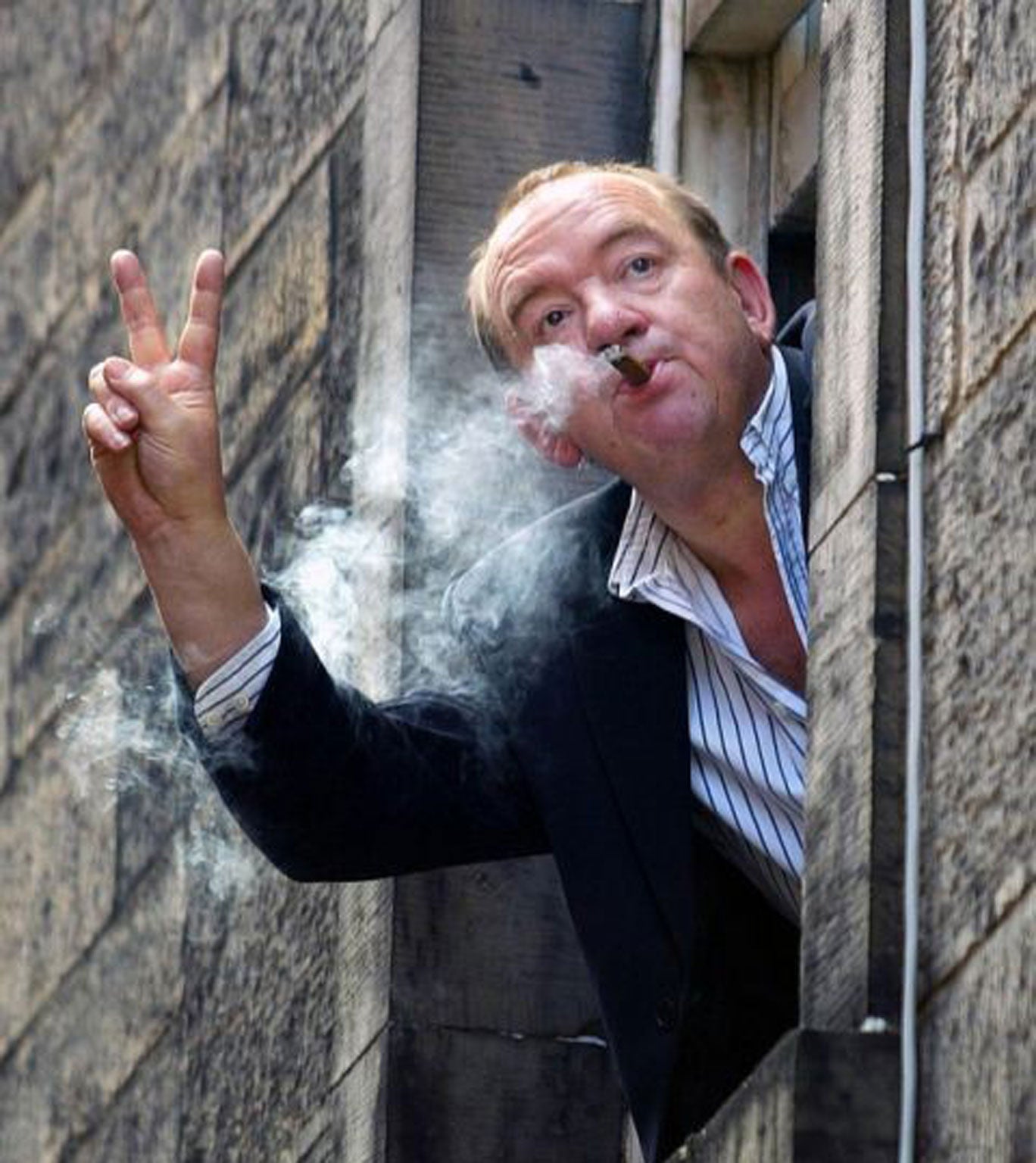 Smith in 2006, when he was playing Winston Churchill in ‘Allegiance’ at the Edinburgh Fringe Festival opposite Michael Fassbinder; Smith had threatened to flout the smoking ban on stage