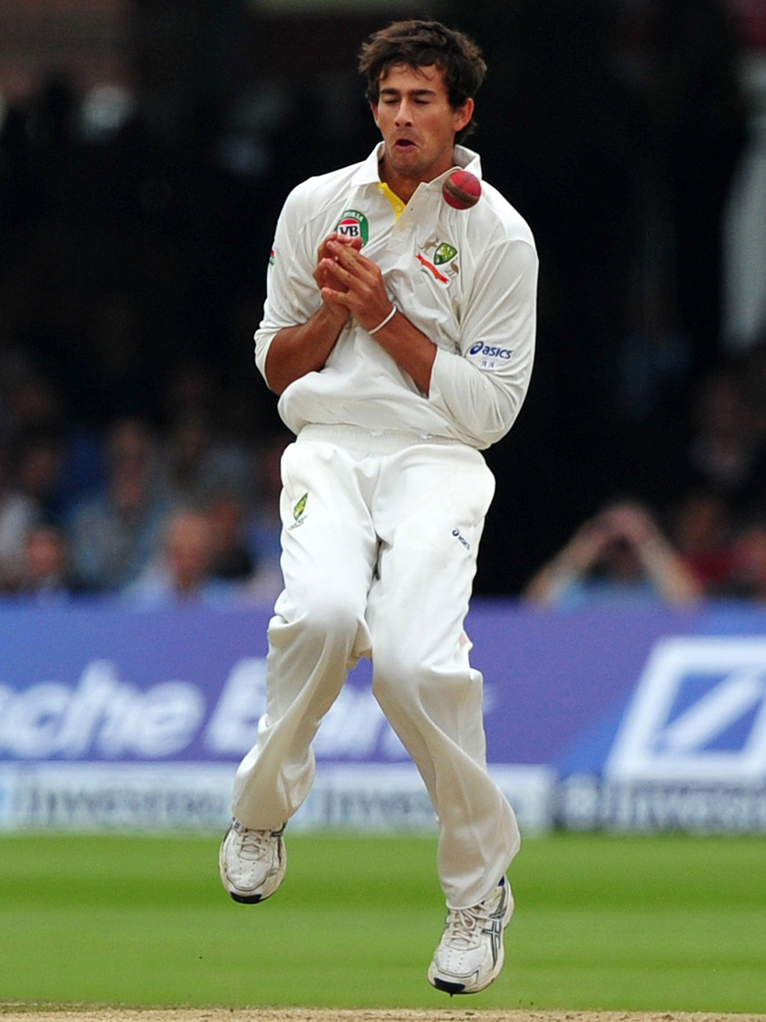 Ashton Agar lets slip a chance to claim Matt Prior’s wicket