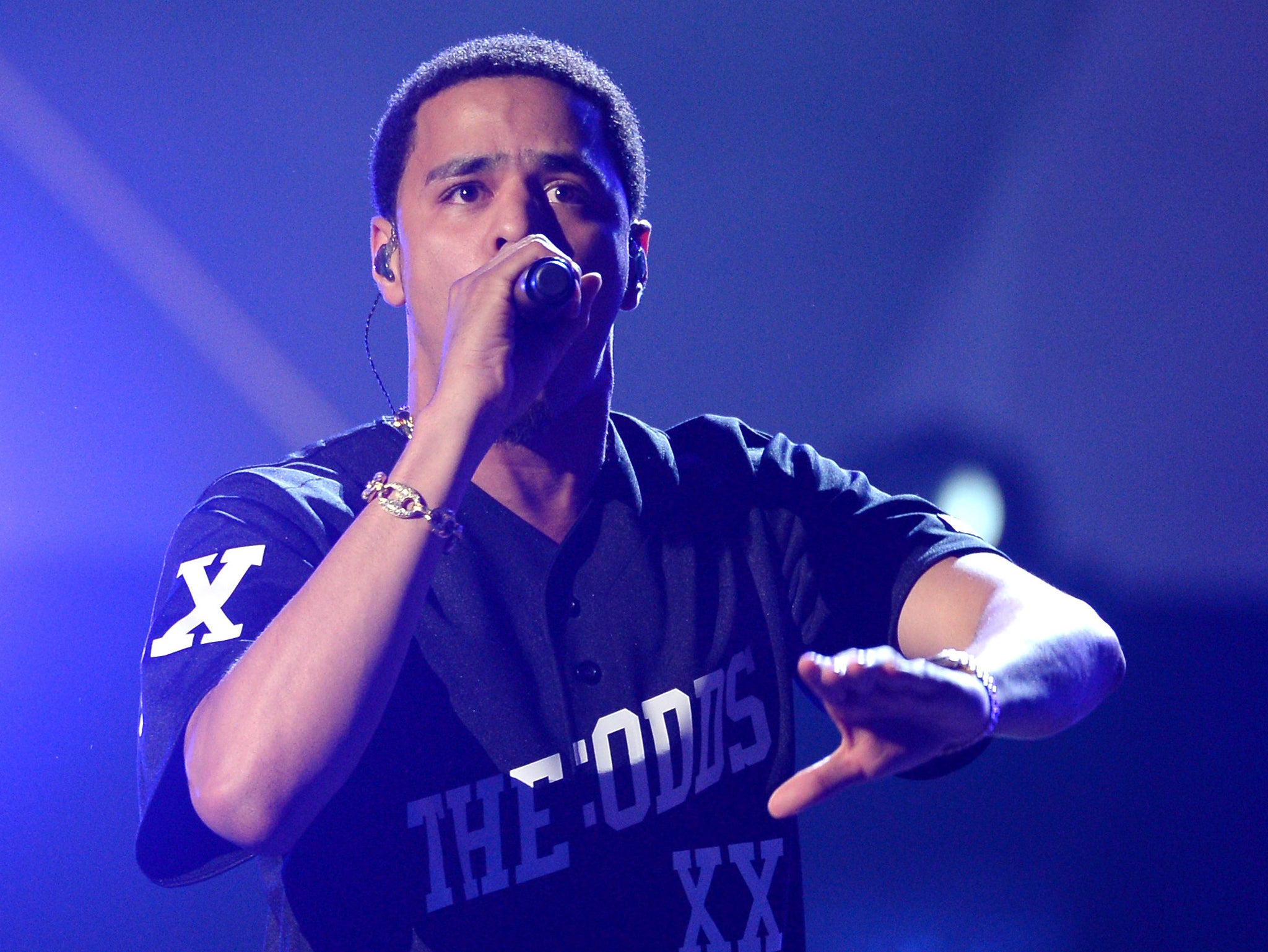 US rapper J Cole has apologised for a lyric in which he calls autistic people retarded