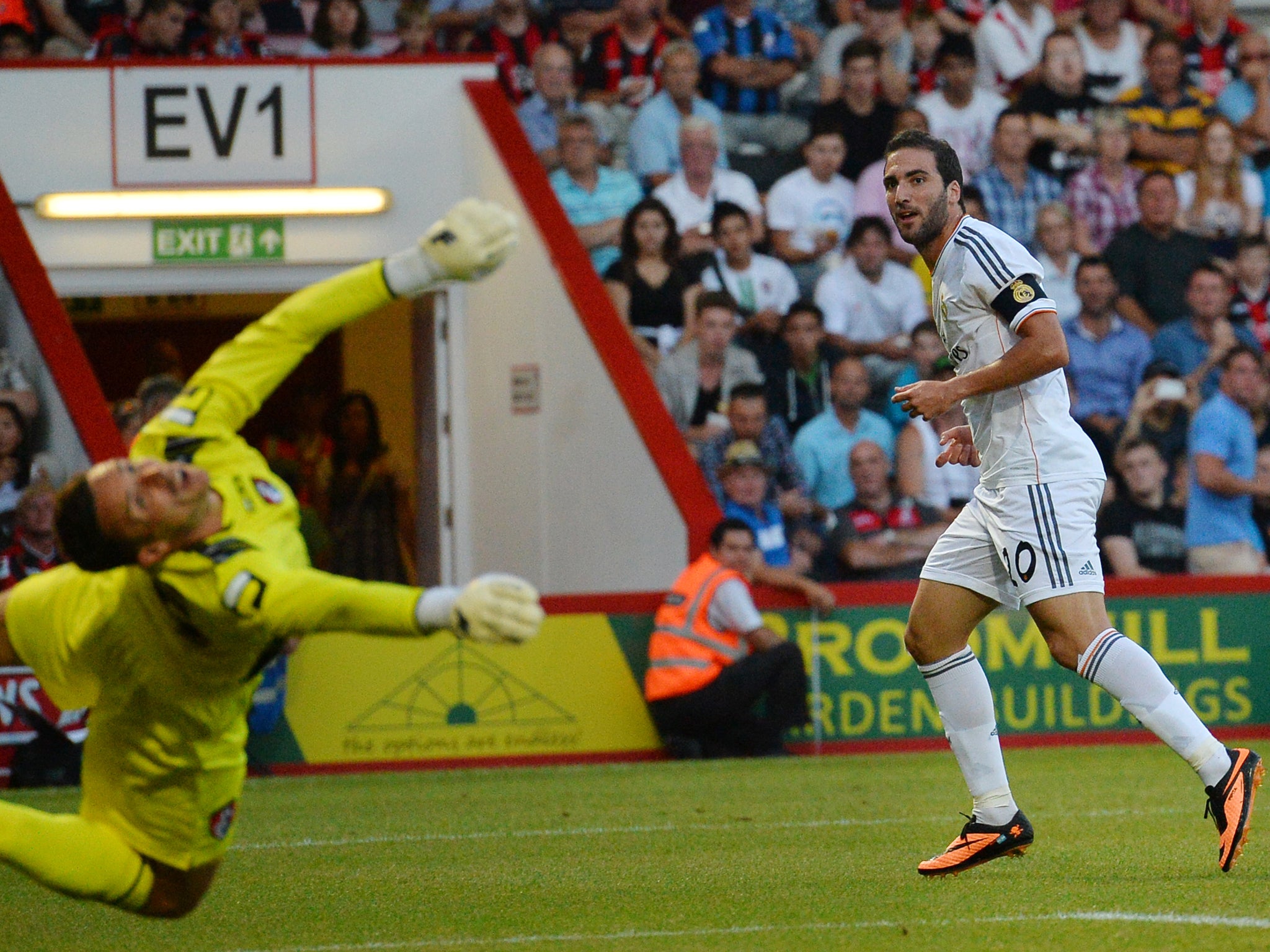 Gonzalo Higuain scores in Real Madrid's pre-season friendly against Bournemouth at Dean Road