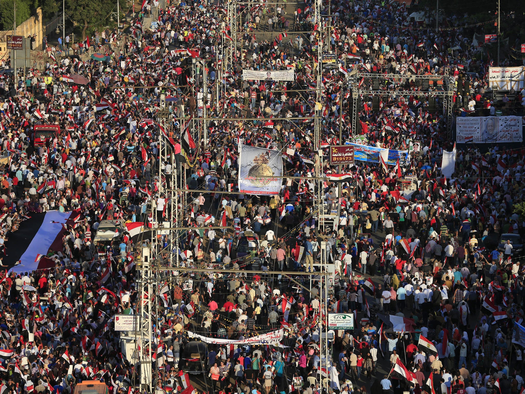 Robert Fisk On Egypt As Impoverished Crowds Gather In