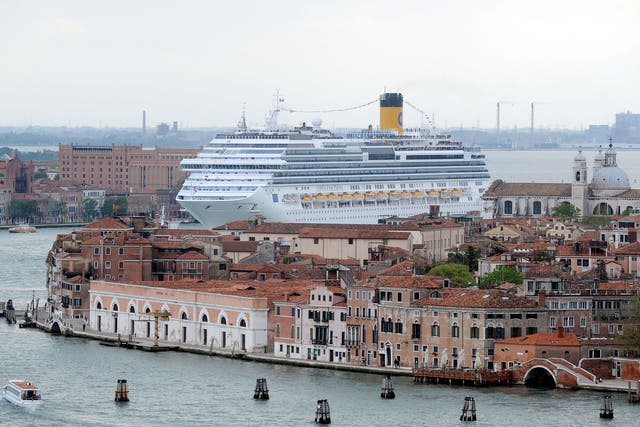 The city’s environment councilor Gianfranco Bettin, said the 100,000-tonne Carnival Sunshine vessel, passed within 20 metres of the water front at Riva Dei Sette Martiri, 800 yards past the famous piazza