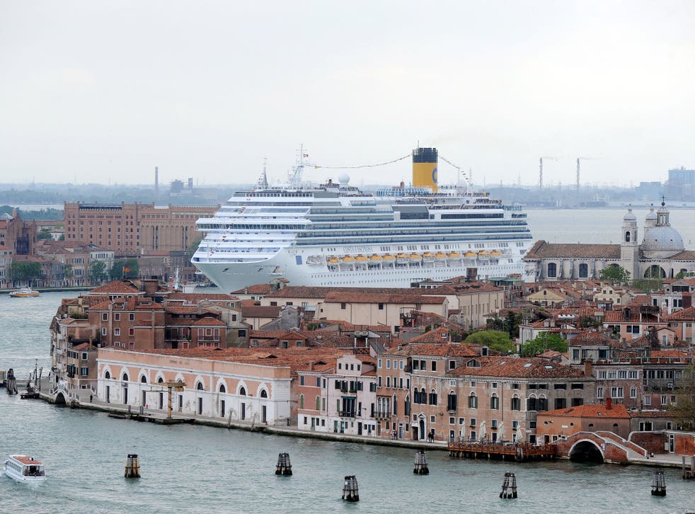 The city’s environment councilor Gianfranco Bettin, said the 100,000-tonne Carnival Sunshine vessel, passed within 20 metres of the water front at Riva Dei Sette Martiri, 800 yards past the famous piazza
