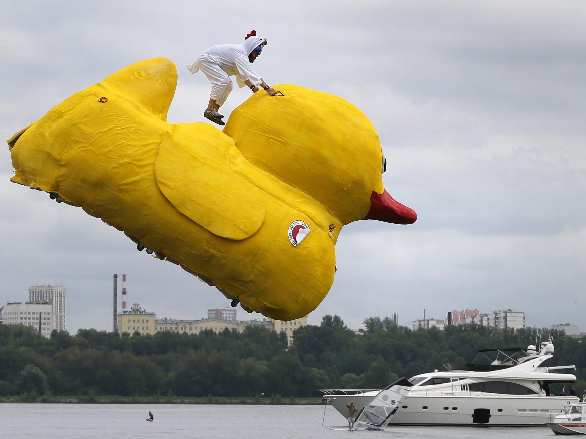 A pilot falling into the Moskva river on his flying machine