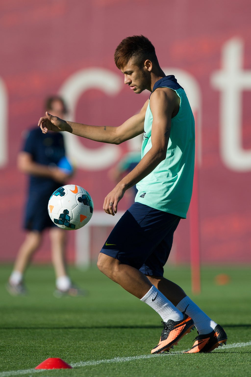 Neymar shows off his juggling skills during training for his new Barcelona