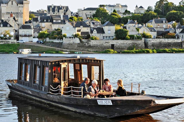 One of the most pleasant ways to explore the river is on the traditional flat-bottomed wooden boats called toues once used to transport goods along the Loire and its tributaries. Domaine de la Paleine is a winery that also offers boat tours