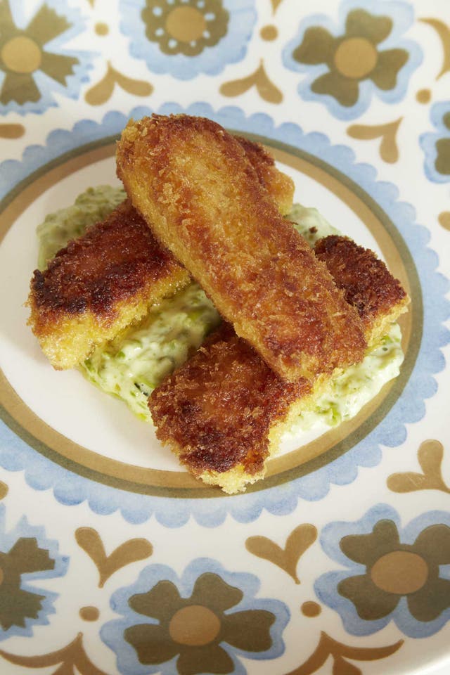 Salmon fingers with pea mayonnaise
