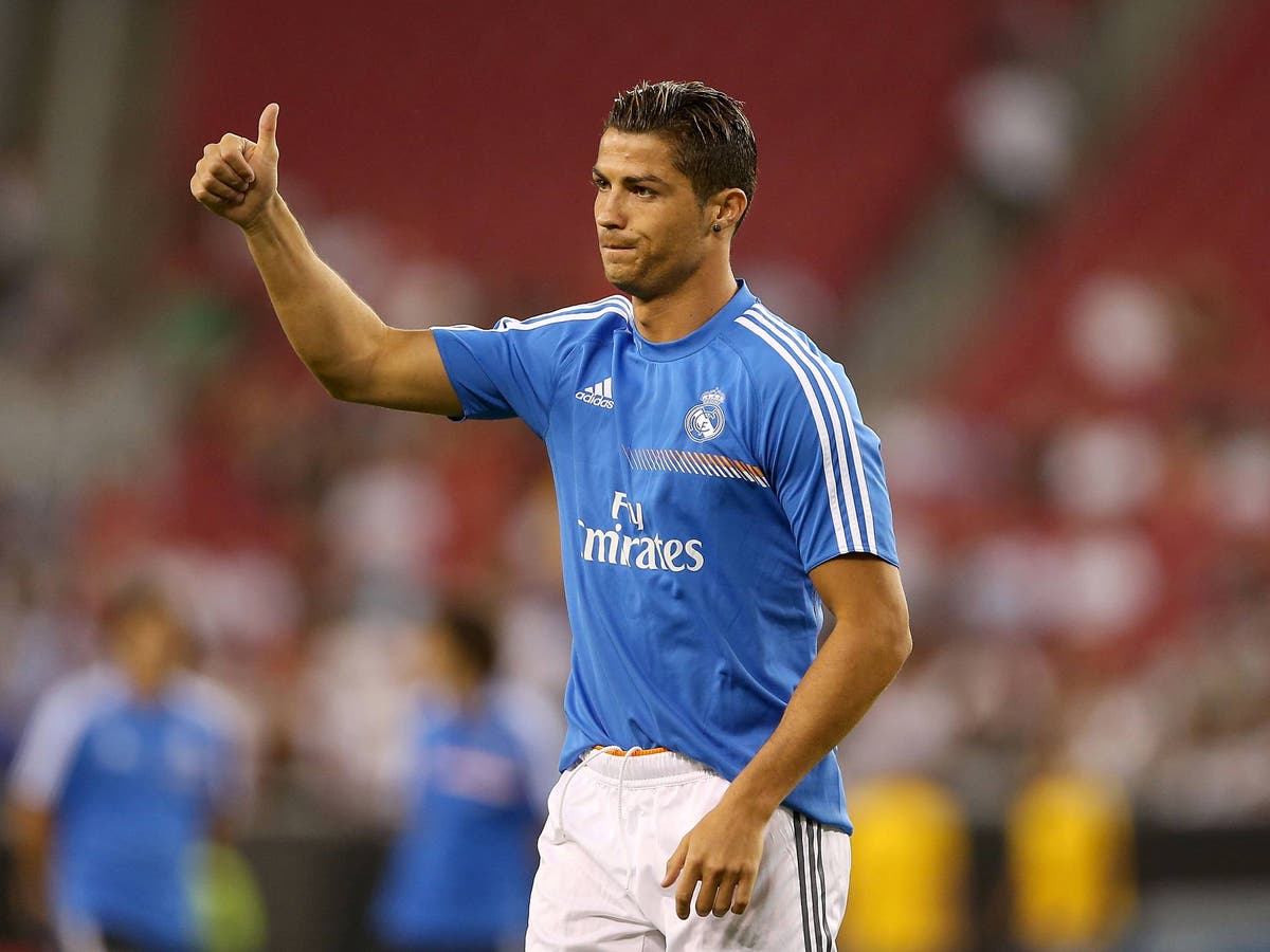 Cristiano Ronaldo - FT: Málaga 0-1 Real Madrid C.F. (71' Karim Benzema). ¡Hala  Madrid!