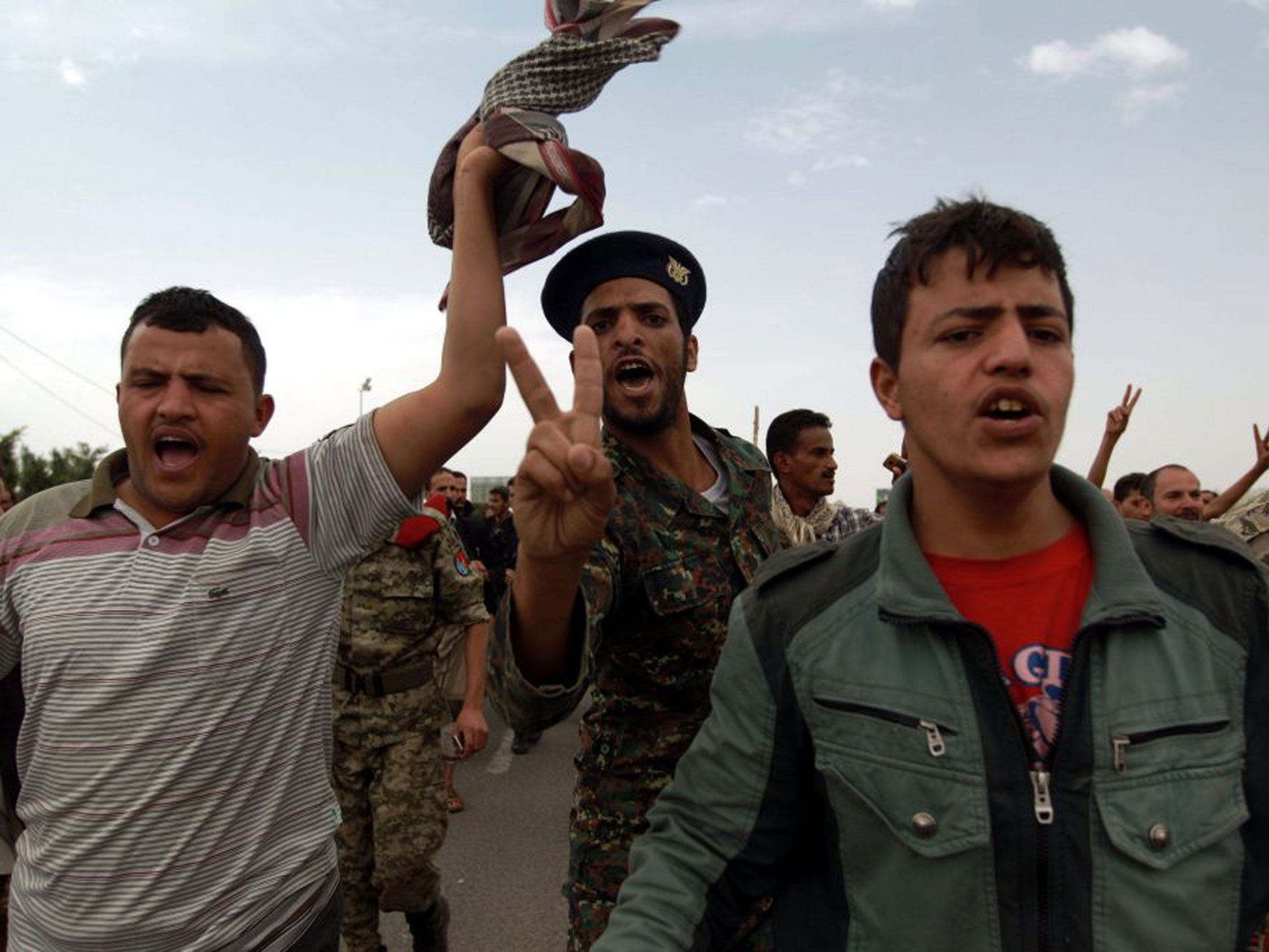Yemeni protesting soldiers shout slogans following clashes in Sana'a
