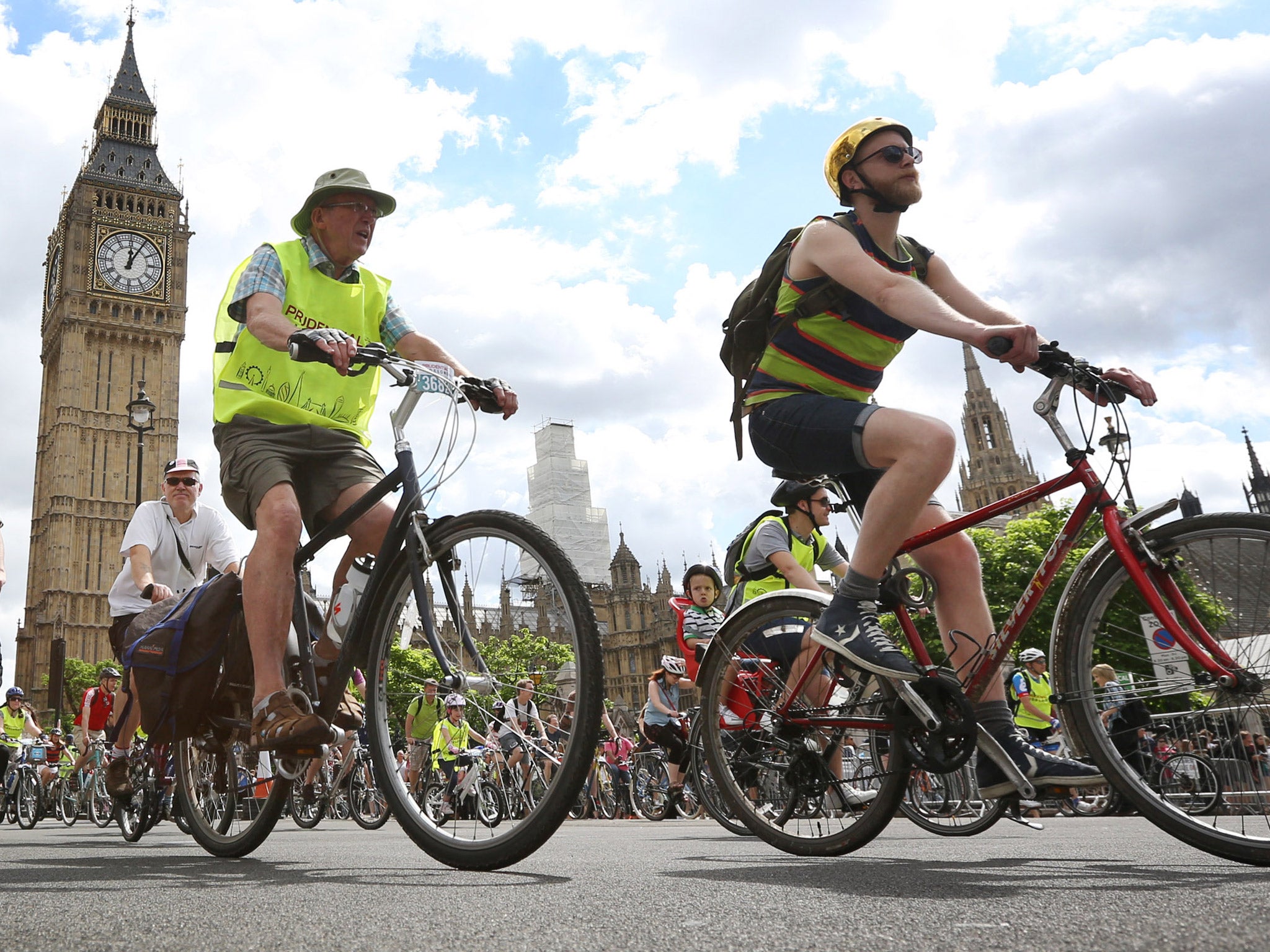 Cycle in London. Cycling through Manhattan. MS London riding.